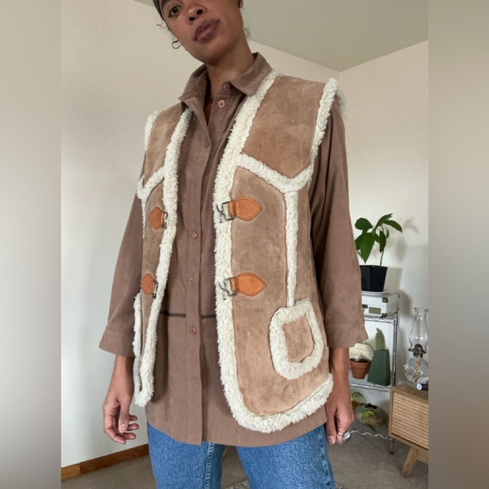 Vintage suede hippie vest - Picture 3 of 7